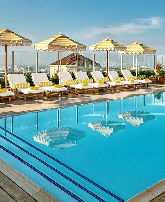 50-v-laxth_rooftop-pool-widecopy