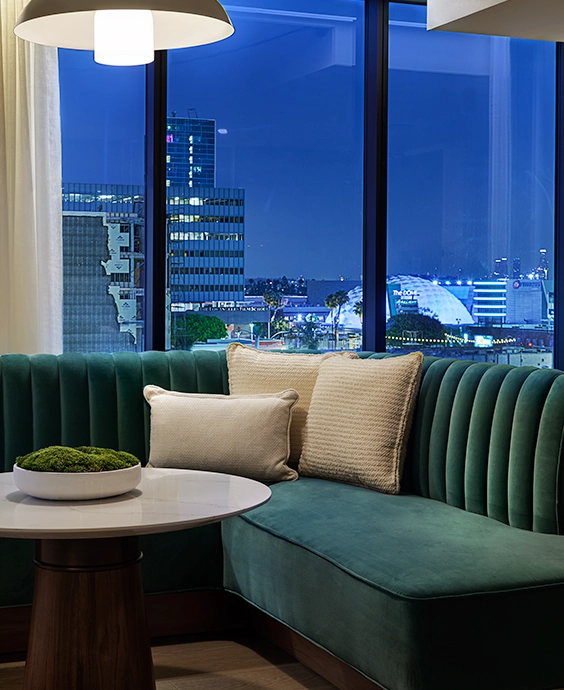 62-v-tondro_thompson_hollywood_shot_16_rm_607_altcopy