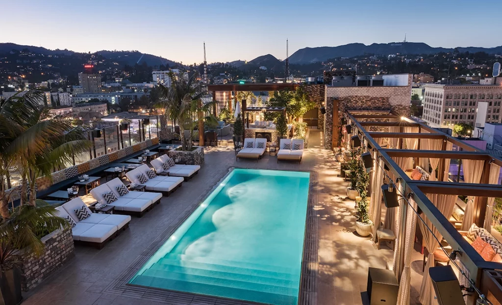 68-h-dream_hotel_nightimepool_1043copy