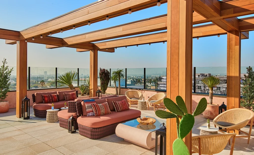 85-h-laxte_rooftop-seating-daycopy